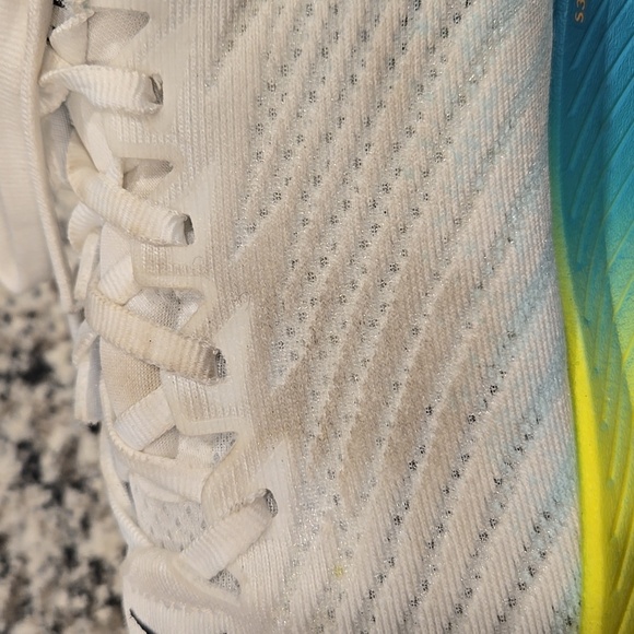 HOKA ONE ONE. MACH 5. WHITE AND BLUE GLASS SNEAKERS. SIZE 9D. - Picture 9 of 16